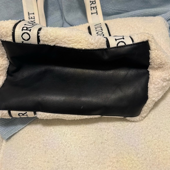 Victoria’s Secret Large Cozy Plush Fleece Tote Bag - Ivory - Picture 3 of 7